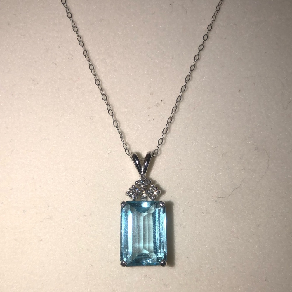 10k Gold Aquamarine & Diamond Necklace